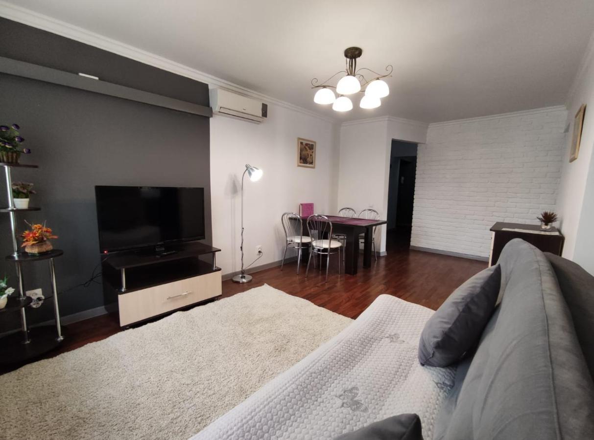 Nadezhda Apartments On The Nauryzbai Batyr 82 Almaty Exterior foto
