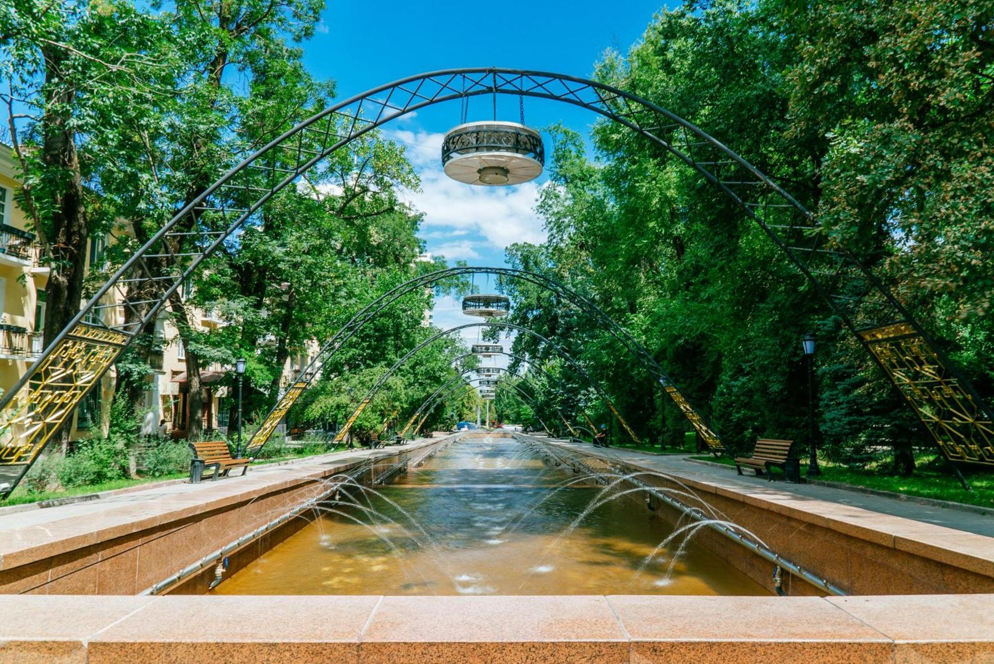 Nadezhda Apartments On The Nauryzbai Batyr 82 Almaty Exterior foto