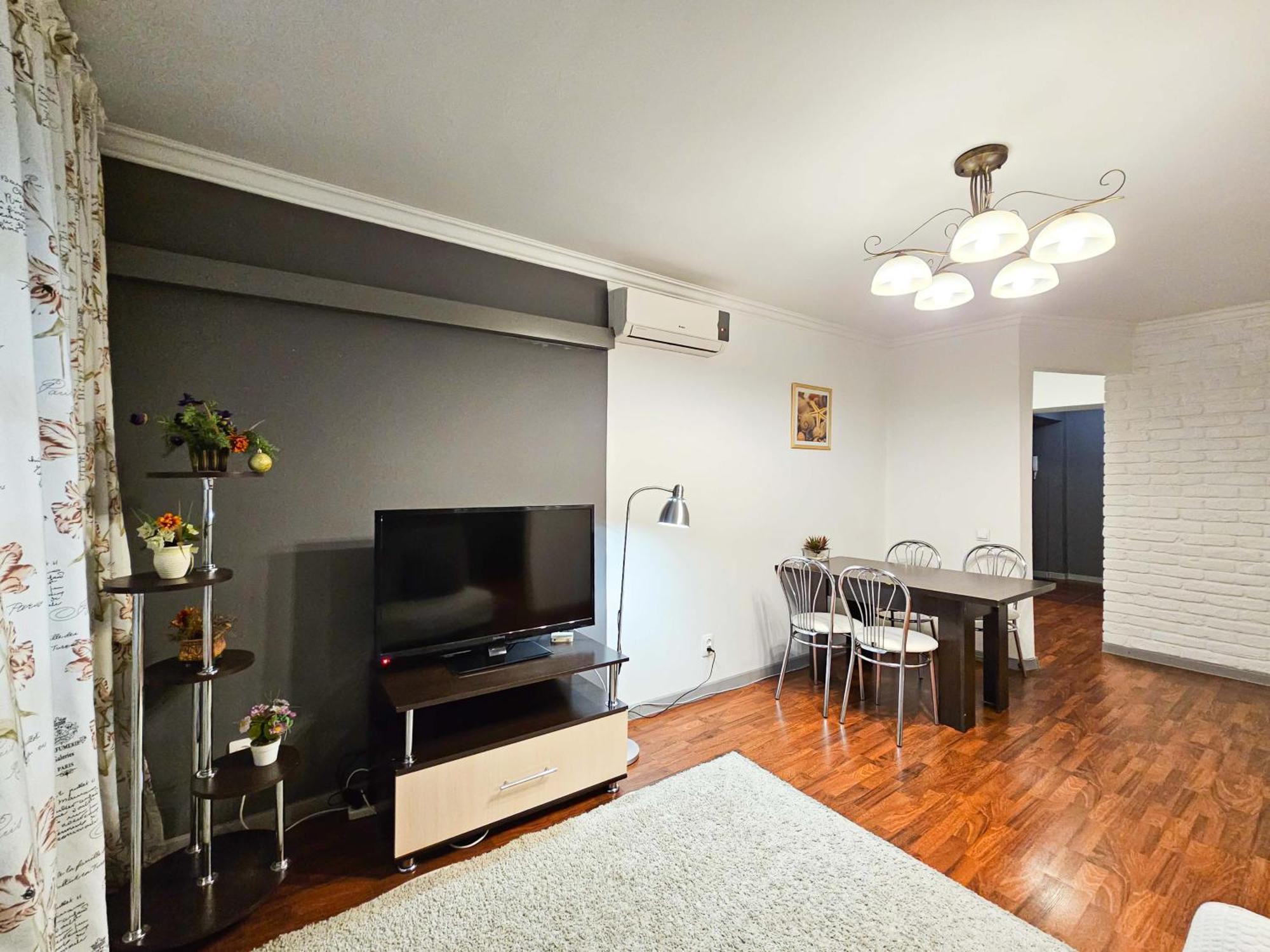 Nadezhda Apartments On The Nauryzbai Batyr 82 Almaty Exterior foto